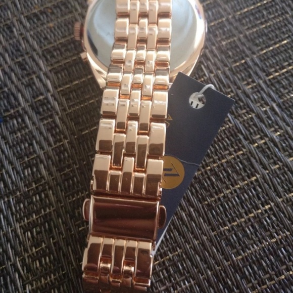 Watch for women - Picture 2 of 3